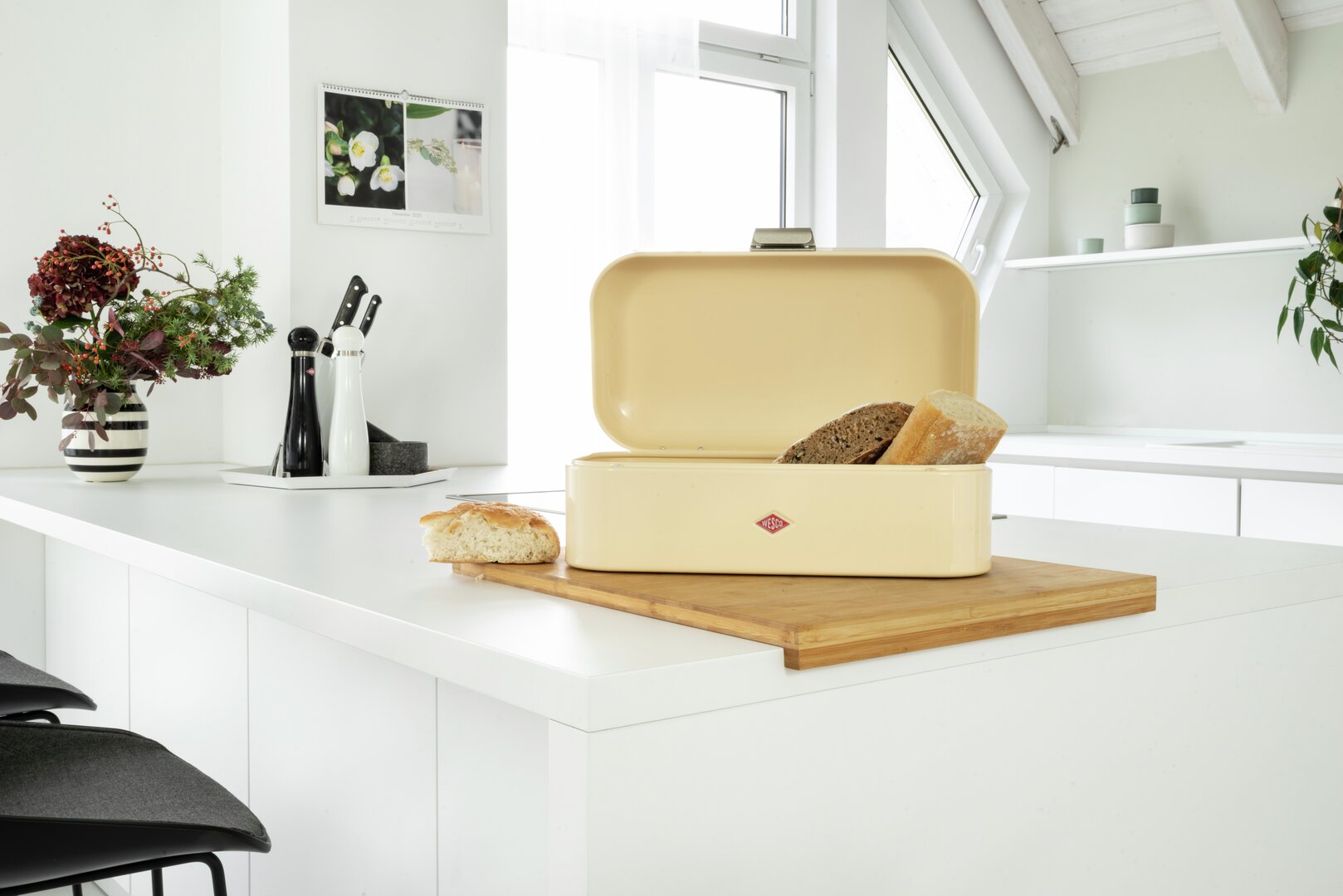 Grandy bread box