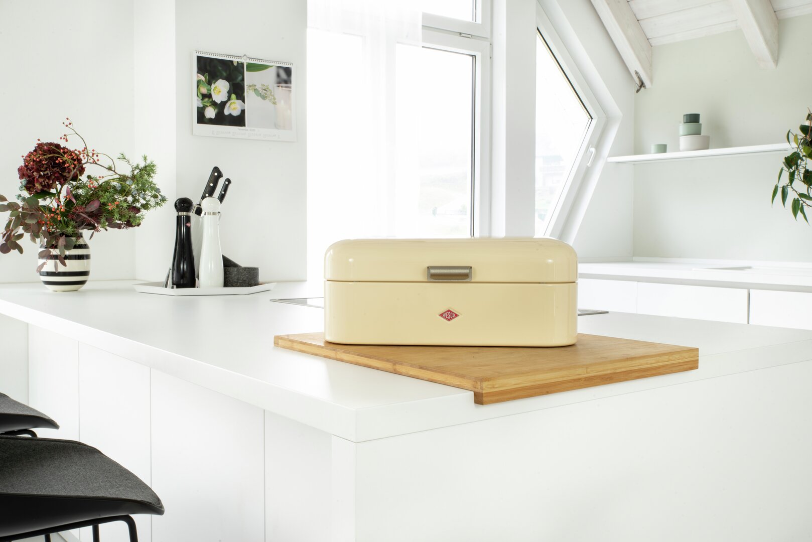 Grandy bread box