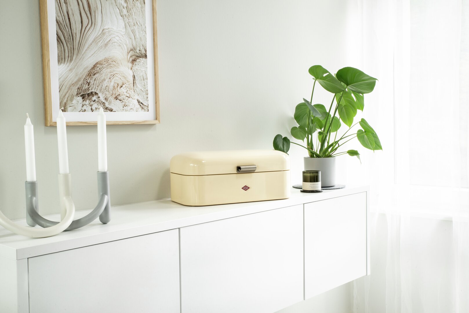 Grandy bread box